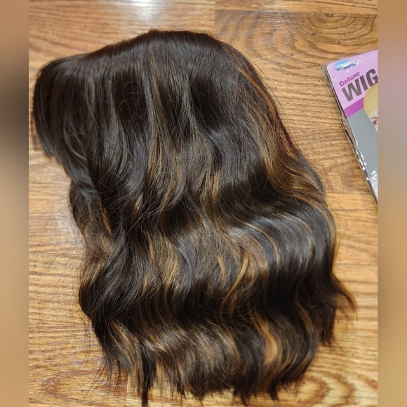 Mixed Color Bob Wavy Wig With Bangs Approx. 12-13 Inches Long - Picture 6 of 10